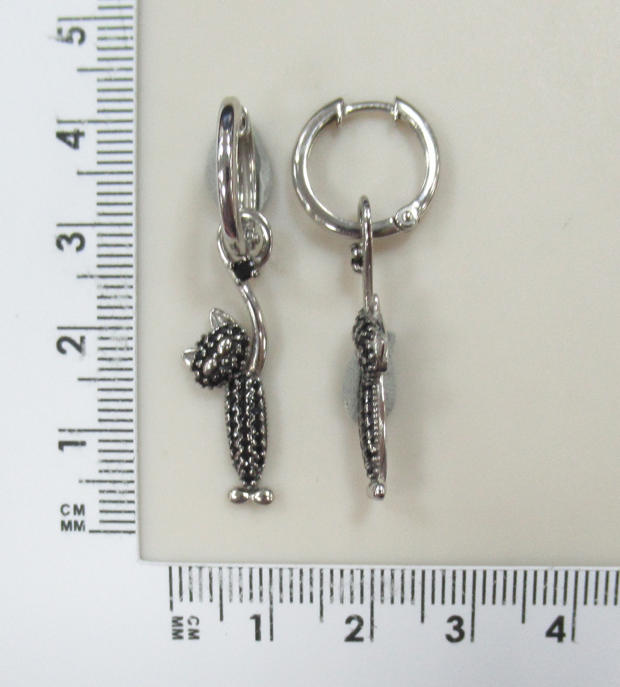 Серебряные серьги-конго со шпинелью "Кошки"